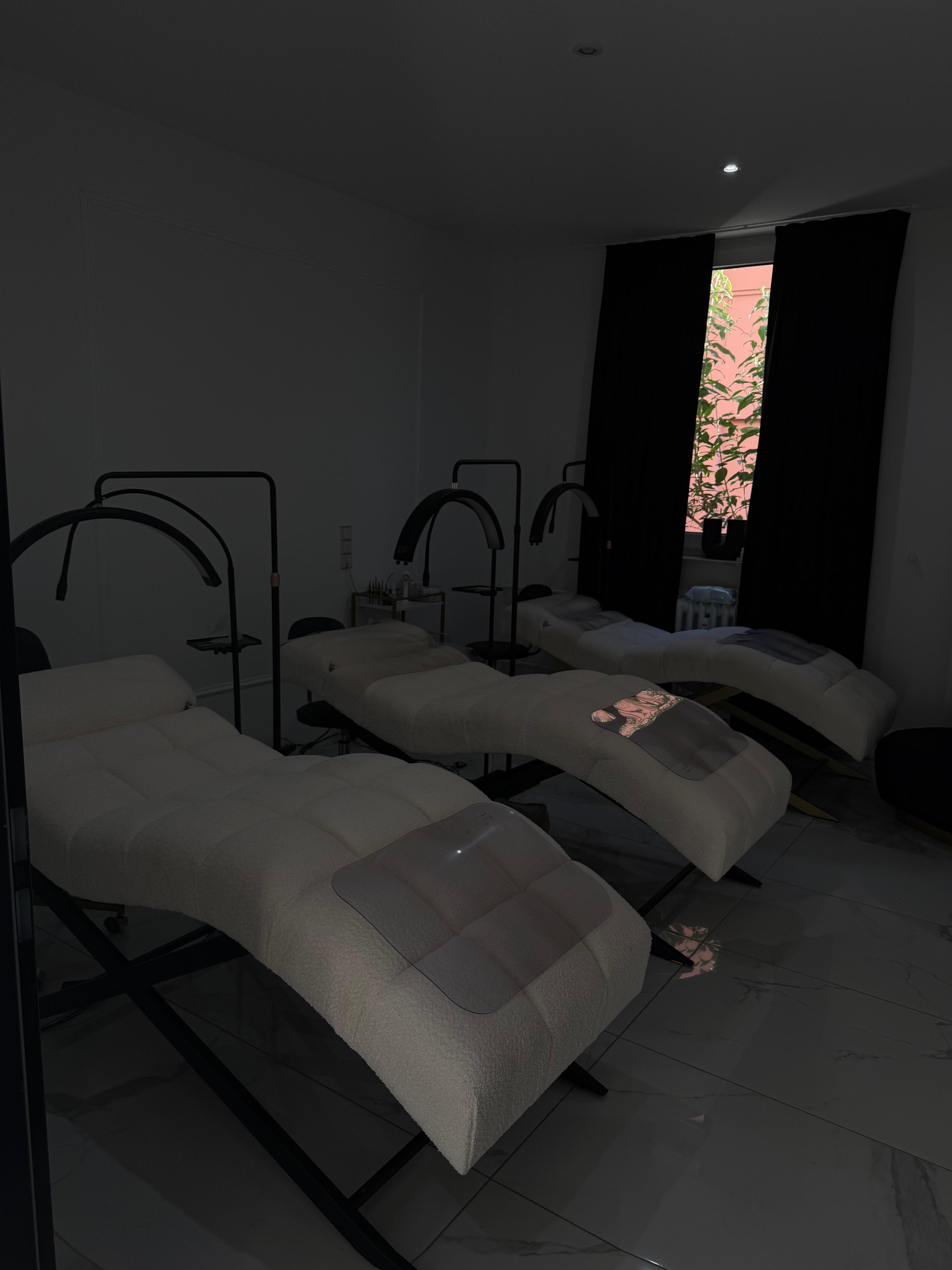 MZ Cosmetics Studio Vechta – Behandlungsliegen für Wimpernverlängerung
